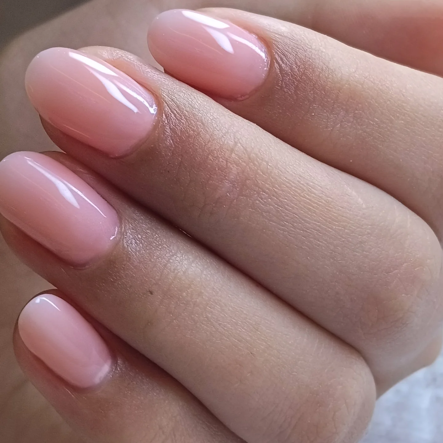 Unhas em gel — acabamento nude natural