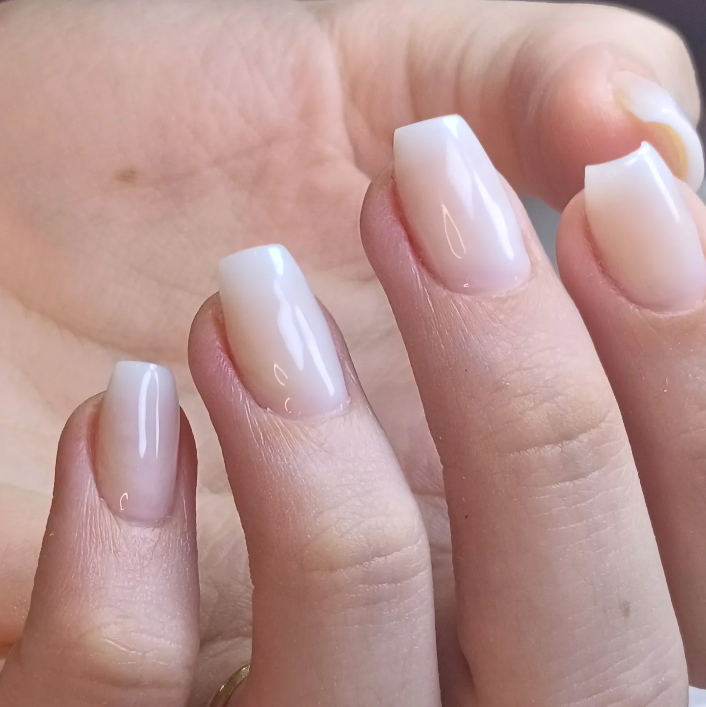 Esmaltação tradicional em tons rosé